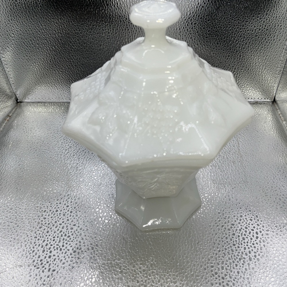 Vintage Anchor Hocking Fire King Milk Glass Candy Dish with Lid Grape Design - Picture 5 of 14